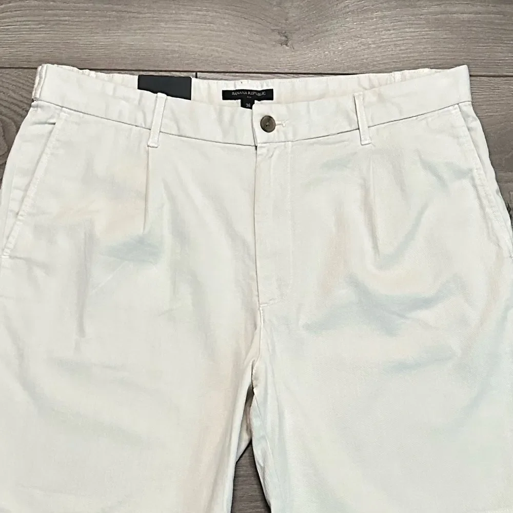 Banana‎ Republic Pleated Tan Casual Shorts Size 36